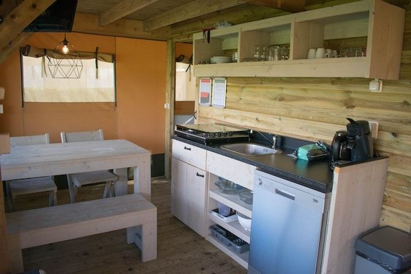 Keuken - Safaritent in Nederland met luxe voorzieningen in Voorthuizen (2)