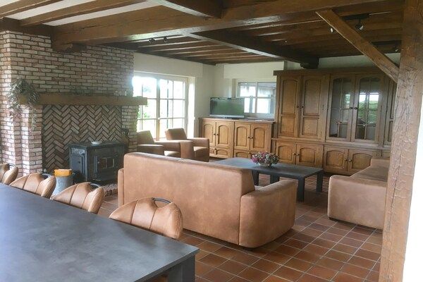 Woonkamer - Vakantiehuis in Groede bij het strand in Groede (2)