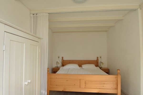 Slaapkamer - Vakantiehuis Bergen aan Zee bij Strand in Bergen aan zee (3)