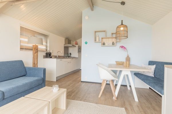 Eetkamer - Ameland Lodge met Veranda in Hollum (3)