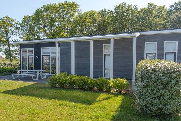 Buitenkant - Modern chalet vlakbij het strand in Wemeldinge (1)