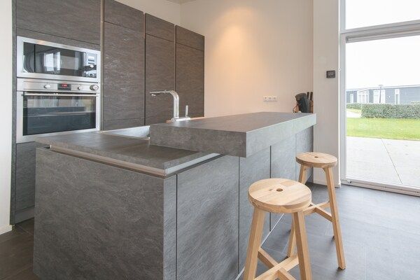 Keuken - Modern chalet vlakbij het strand in Wemeldinge (4)