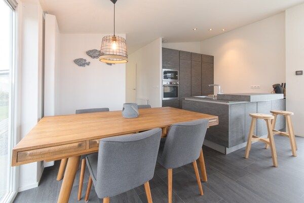 Keuken - Modern chalet vlakbij het strand in Wemeldinge (5)