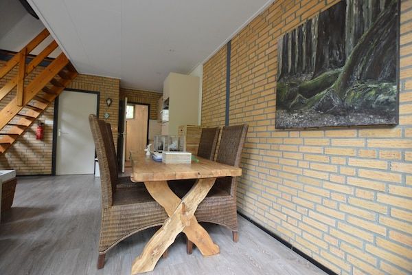 Eetkamer - Huisdiervriendelijke vakantie in Stramproy (3)