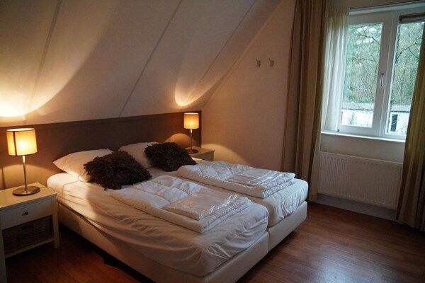 Slaapkamer - Ruime villa in Hoenderloo in Hoenderloo (4)