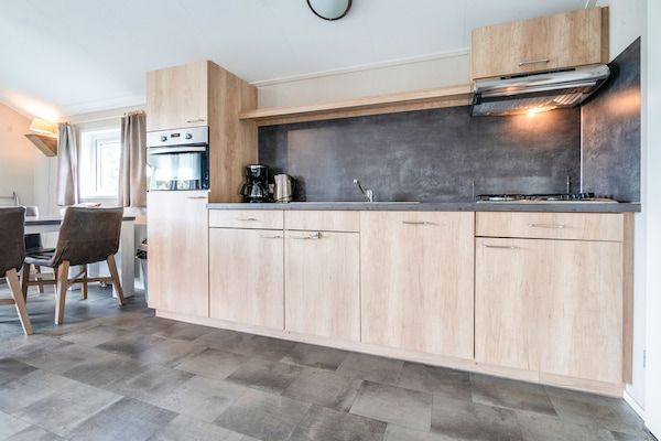 Keuken - Glamping met veranda over het water in Bant (3)