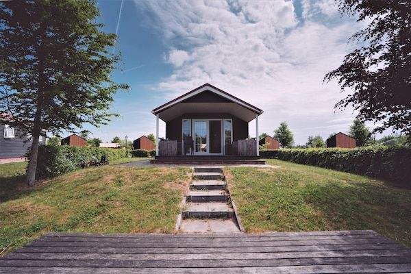 Buitenkant - Glamping met veranda over het water in Bant (1)