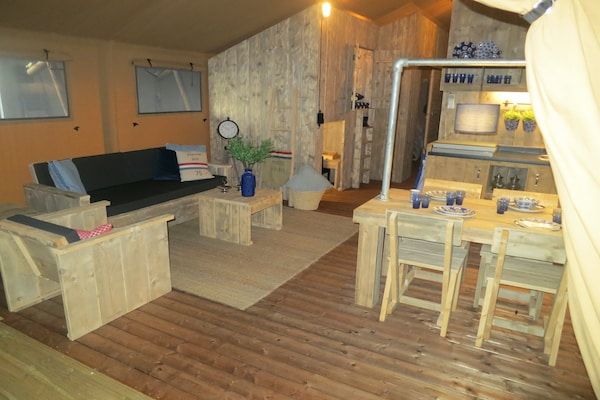 Woonkamer - Safaritent aan het water in Bant (2)