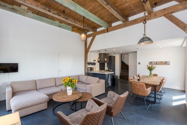 Woonkamer - Vakantiehuis bij Oranjezon Strand in Vrouwenpolder (2)