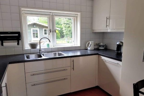 Keuken - Ruim vakantiehuis vlakbij met sauna in Garderen (5)