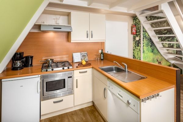 Keuken - Bungalow in Wolfsven bij Natuurgebied in Mierlo (5)