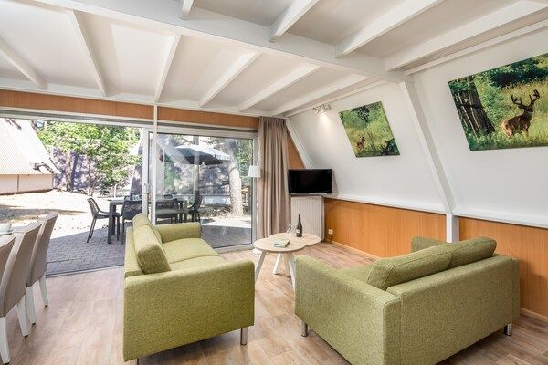 Woonkamer - Bungalow in Wolfsven bij Natuurgebied in Mierlo (3)