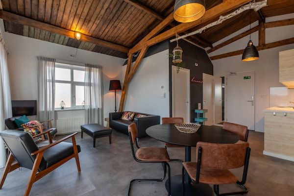 Woonkamer - Gezellig verblijf vlakbij het strand in Koudekerke (2)