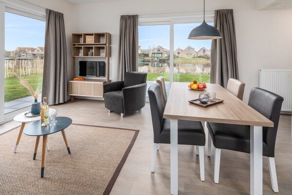 Eetkamer - Gezellig Chalet Vlakbij Breskens Zee in Breskens (3)