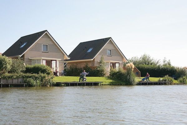 Buitenkant - Mooi huis met sauna, gelegen vlakbij IJsselmeer in Medemblik (1)