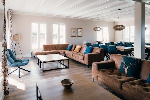 Woonkamer - Villa in Nederland met Privézwembad in Voorthuizen (2)