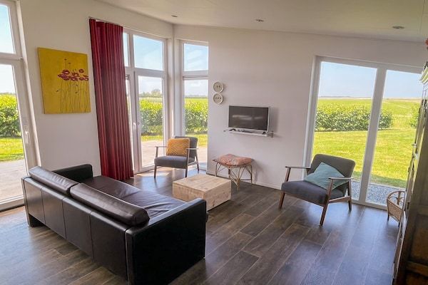 Woonkamer - Vrijstaand Huis in Zeeland met Uitzicht in Wemeldinge (2)