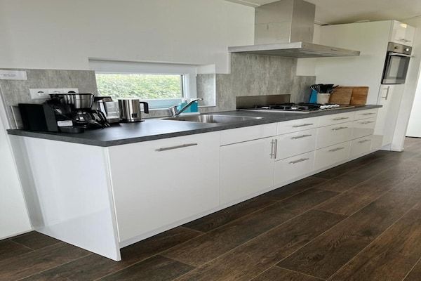 Keuken - Vrijstaand Huis in Zeeland met Uitzicht in Wemeldinge (4)