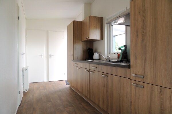 Keuken - Chalet in Nederland met privé sauna in Voorthuizen (3)