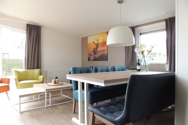 Woonkamer - Chalet in Nederland met privé sauna in Voorthuizen (2)