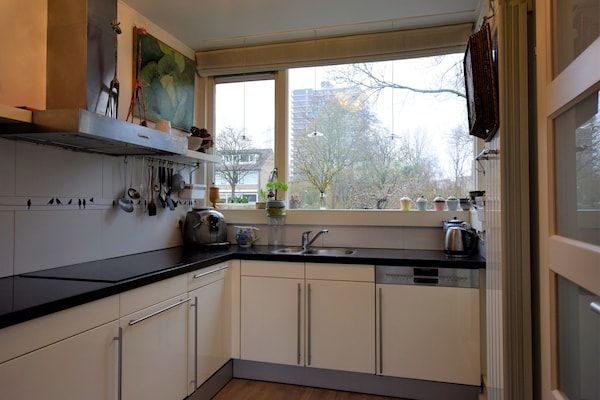 Keuken - Terrasappartement met weelderige tuin in Voorburg (3)