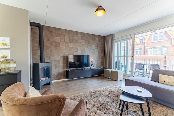 Woonkamer - Luxe appartement in Koudekerke met sauna in Koudekerke (2)