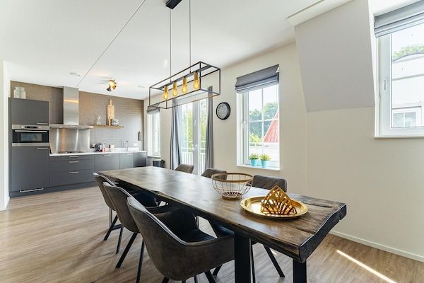 Eetkamer - Luxe appartement in Koudekerke met sauna in Koudekerke (3)