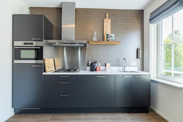 Keuken - Luxe appartement in Koudekerke met sauna in Koudekerke (5)