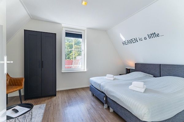 Slaapkamer - Luxe appartement in Koudekerke met sauna in Koudekerke (4)