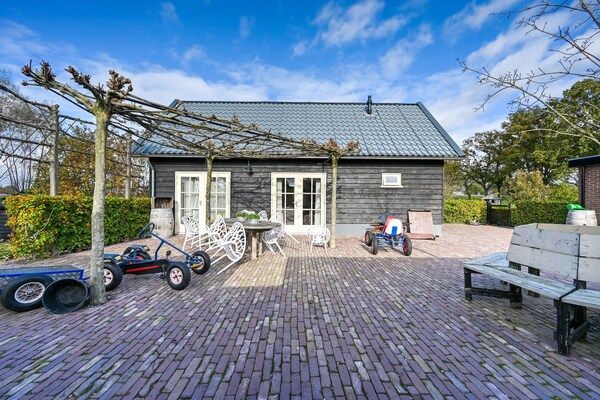 Buitenkant - Sfeervol vakantiehuis in Overberg met privétuin in Overberg (1)