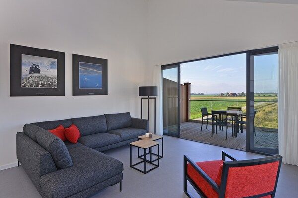 Woonkamer - Appartement aan het water met terras in Kamperland (2)