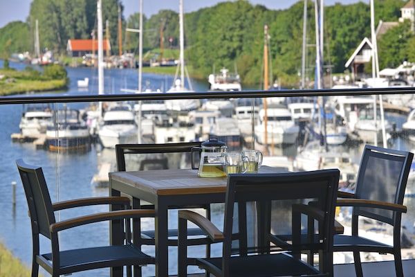 Terras - Appartement aan het water met terras in Kamperland (5)