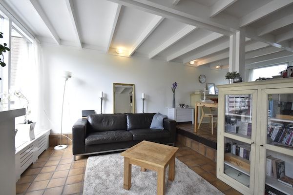 Woonkamer - Vakantiehuis Warmenhuizen bij Duinen in Warmenhuizen (2)
