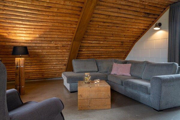Woonkamer - Appartement in Nederland met Uitzicht op Weiden in Heeten (2)