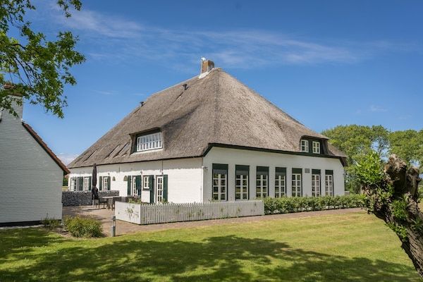 Buitenkant - Boerderij in De Cocksdorp bij Strand in De Cocksdorp Texel (1)