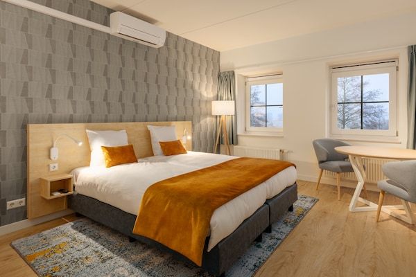 Slaapkamer - Huis in Volendam met Uitzicht op Water in Volendam (5)