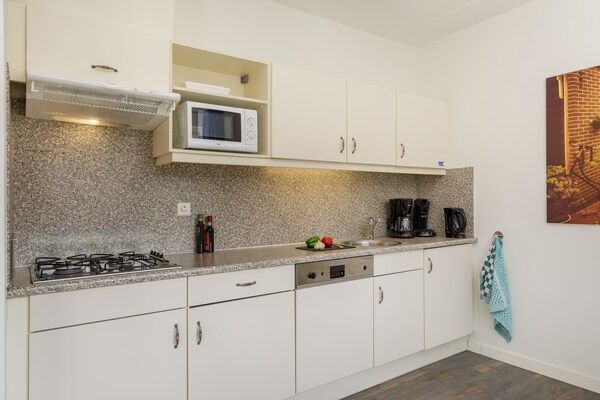 Keuken - Huis in Volendam met Uitzicht op Water in Volendam (4)