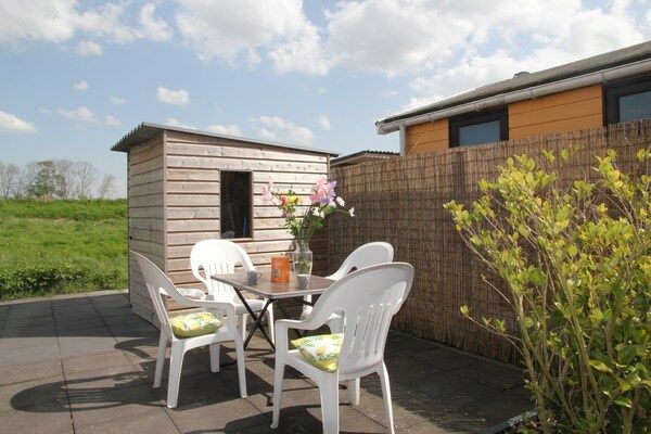 Terras - Huisdiervriendelijke bungalow in Warmenhuizen (5)