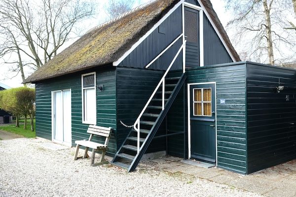 Buitenkant - Vakantiehuis in Dwarsgracht bij Giethoorn in Giethoorn (1)