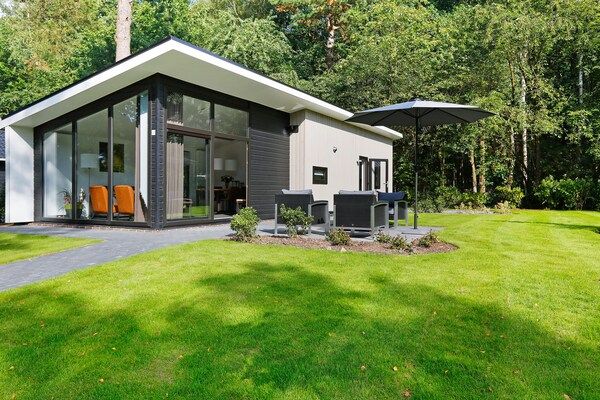 Buitenkant - Bos Lodge met heerlijke tuin in Markelo (5)