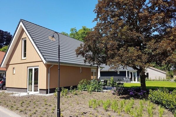Buitenkant - Gezellige villa midden in de Achterhoek in Almen (2)