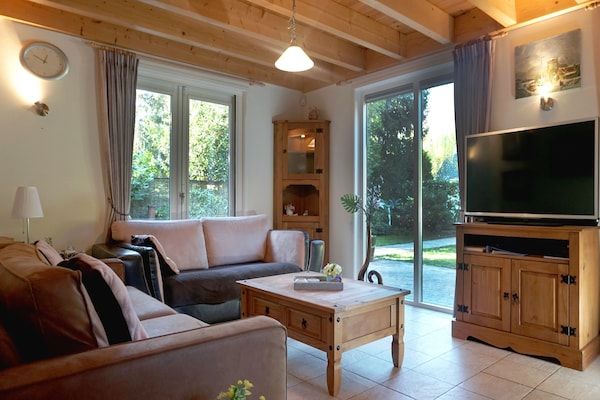 Woonkamer - Terrasappartement met weelderige tuin in Epe (2)
