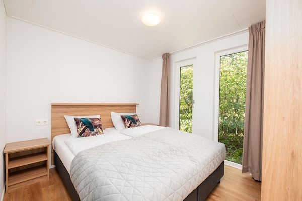 Slaapkamer - Familie-uitje aan het meer in Zuna (5)