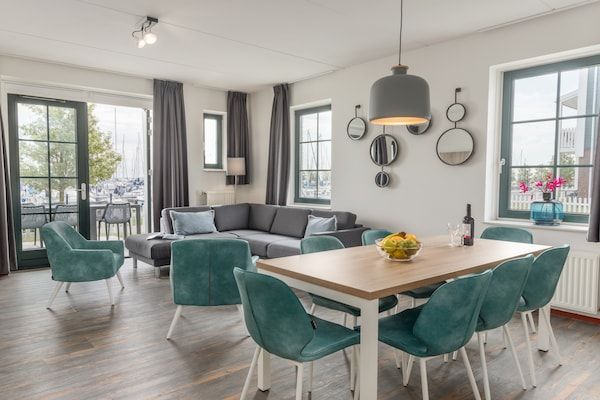 Eetkamer - Vakantiehuis in Volendam bij Marina in Volendam (2)