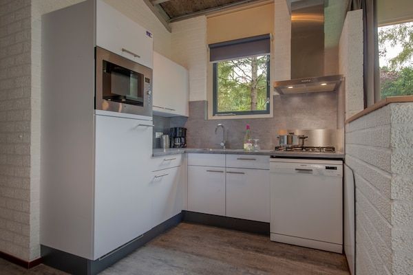 Keuken - Geschakelde bungalow in Weert voor 4 personen in Weert (5)