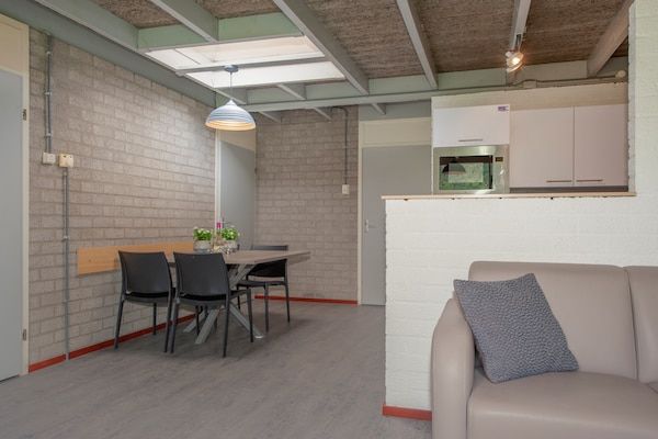 Eetkamer - Geschakelde bungalow in Weert voor 4 personen in Weert (4)