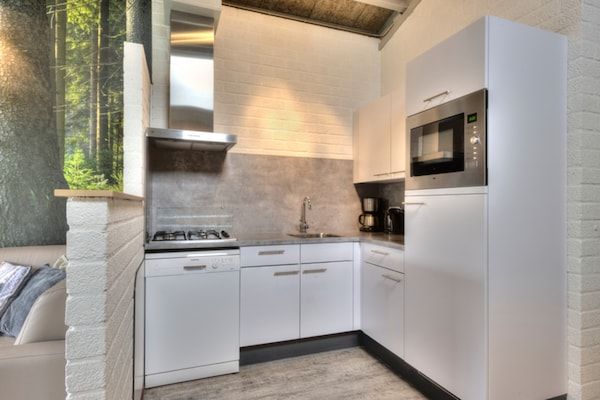 Keuken - Bungalow in Weerterbergen met Tuin & Haard in Weert (5)