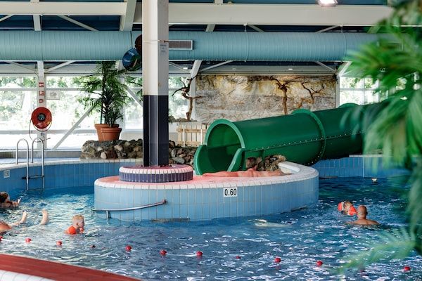 PoolOfHouse - Bungalow in Weerterbergen met Tuin & Haard in Weert (2)