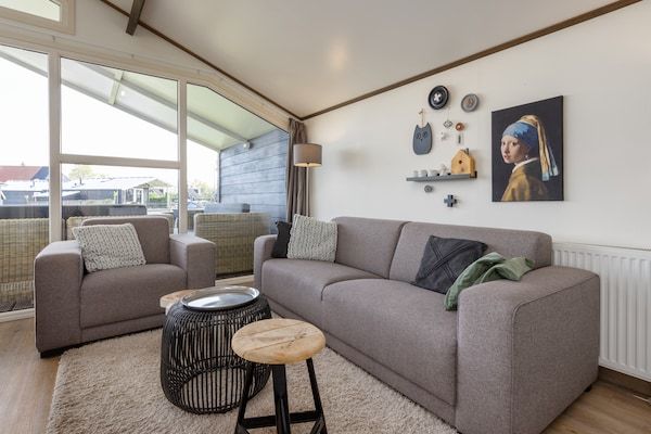 Woonkamer - Modern chalet vlakbij het Sneekse Meer in Terkaple (2)