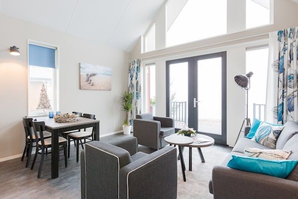 Woonkamer - Vakantieverblijf vlakbij het Tjeukermeer
 in Langelille (5)